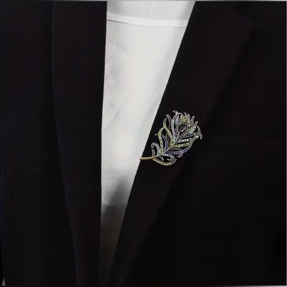 Peacock Feather Rhinestone Encrusted Brooch Modern New Gold Tone - Picture 7 of 9